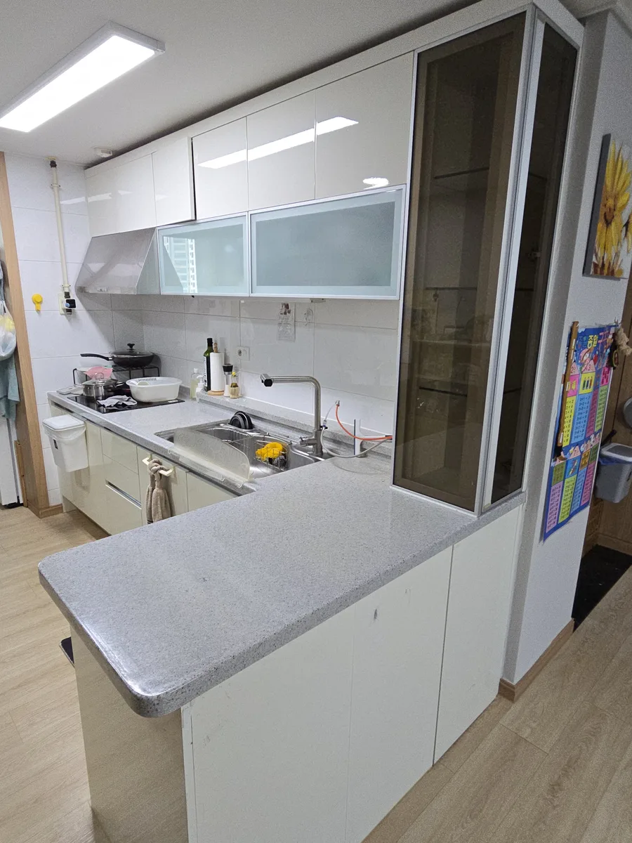 아일랜드식탁 컷팅·문짝 리폼 시공 전